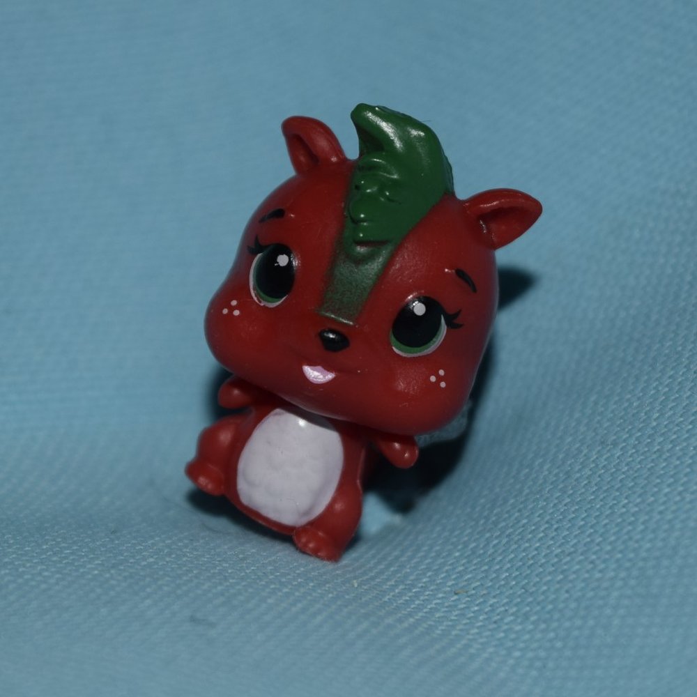 Hatchimals Skunkle Red Green Holiday Figure